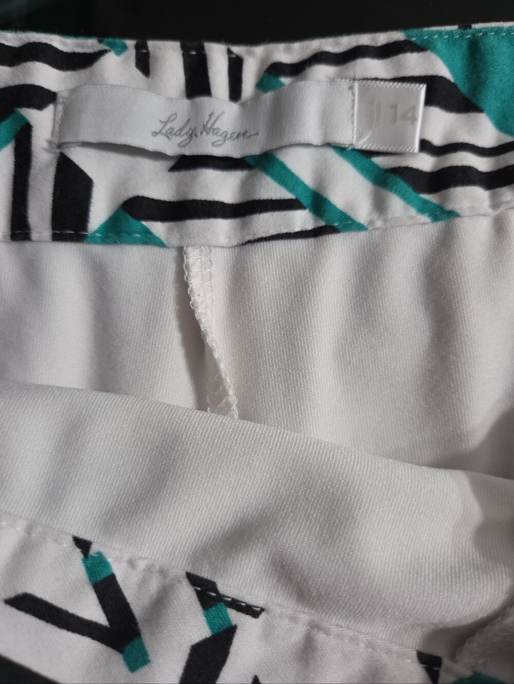 Lady Hagen Turquoise and White Geometric Skort. 14 - Picture 3 of 5